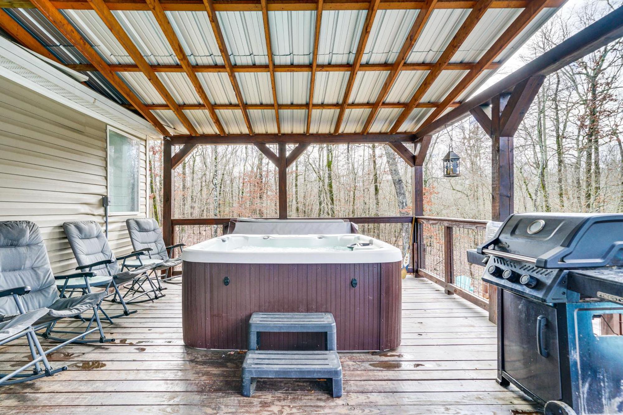 Pet-Friendly Home With Pool In Broken Bow! Exterior photo