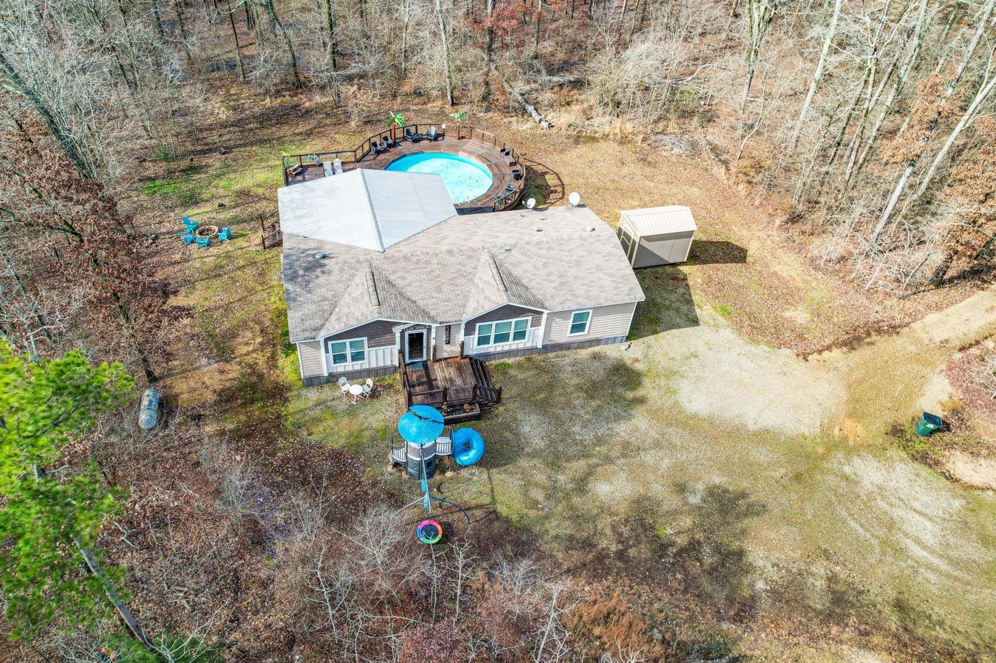 Pet-Friendly Home With Pool In Broken Bow! Exterior photo